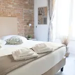 White Ostilia Guesthouse