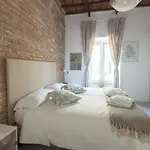 White Ostilia Guesthouse