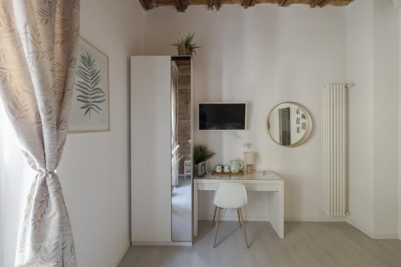 White Ostilia * Roma