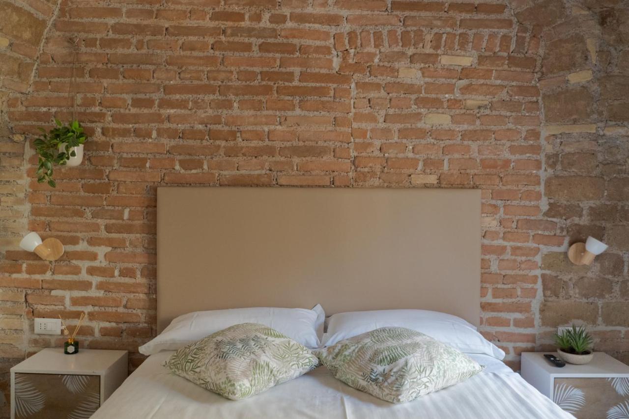 White Ostilia * Roma